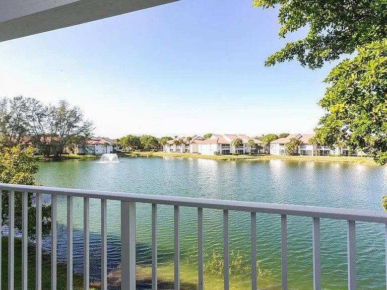 275 Cypress Point Dr — Photo 9