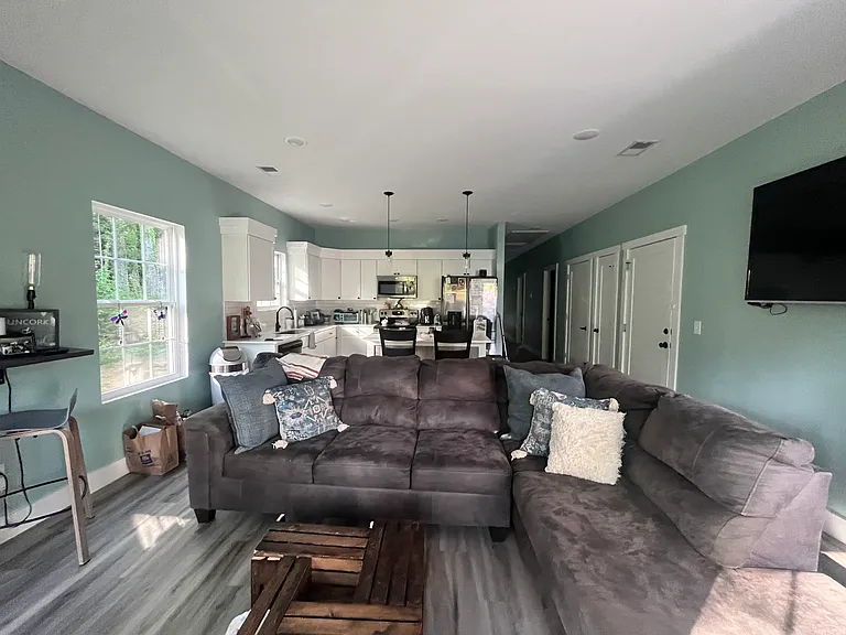 524 Asbury Dr — Photo 3