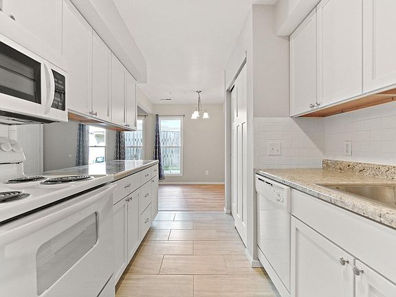 4th image of 5124 Woodmark Dr