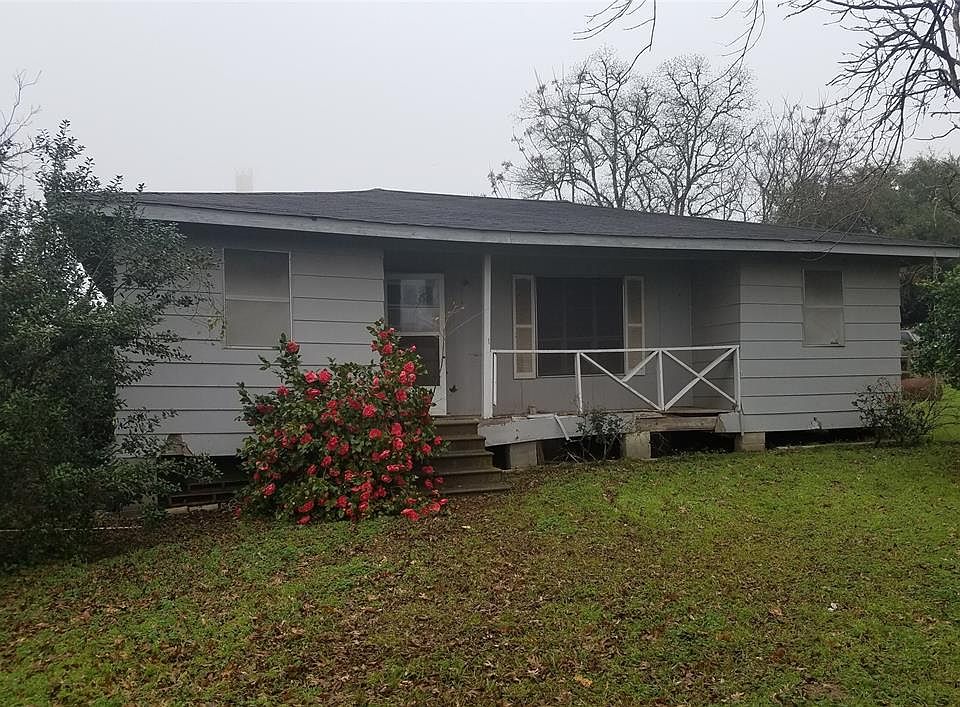 1st image of 4490 Holly Ln
