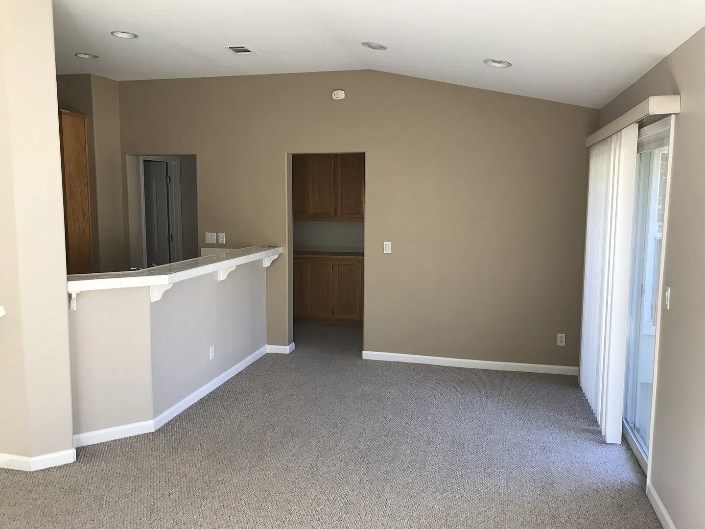 Refreshed Townhome close to Kaiser and Palmia Park — Photo 4