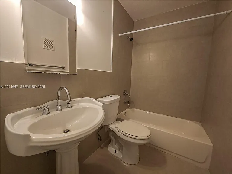 10907 N Kendall Dr #313 — Photo 9