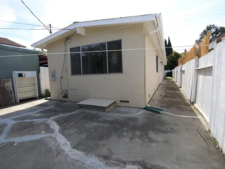 3271 Alma St — Photo 26