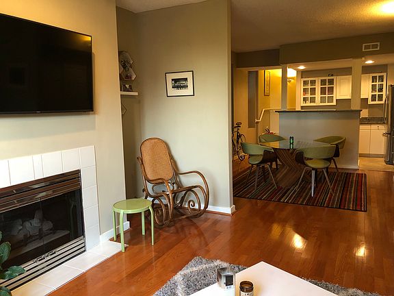 4th image of 427 Hopkins St APT 10