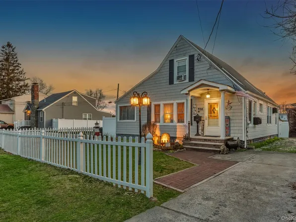 708 Prospect Place, Bellmore, NY 11710