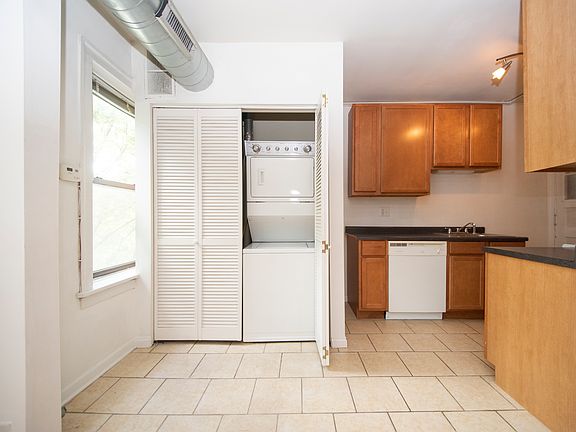 5th image of 1253-55 W Henderson St #53-202