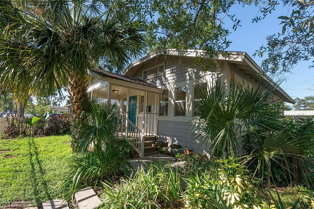 3 bed, 1.0 bath, 912 sqft, $2,300 — Photo 1