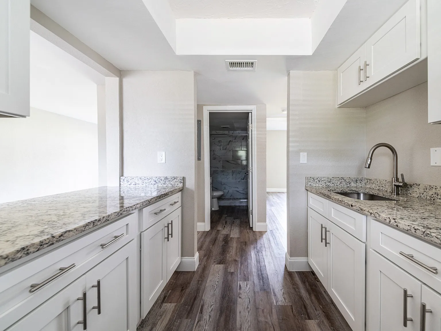Palm Cove Apartments — Photo 4