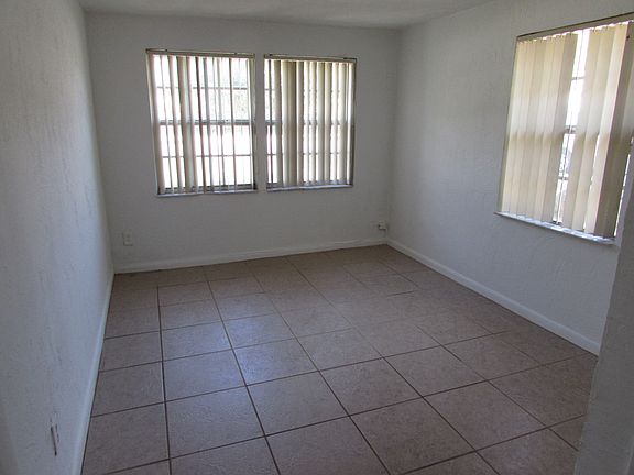 1st bedroom - main house 