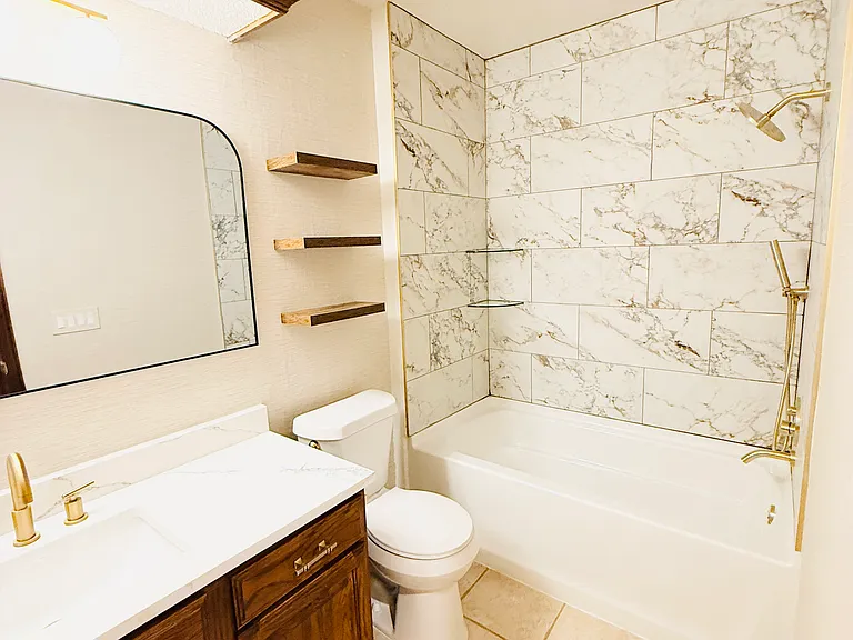 1817 Victoria Dr — Photo 10