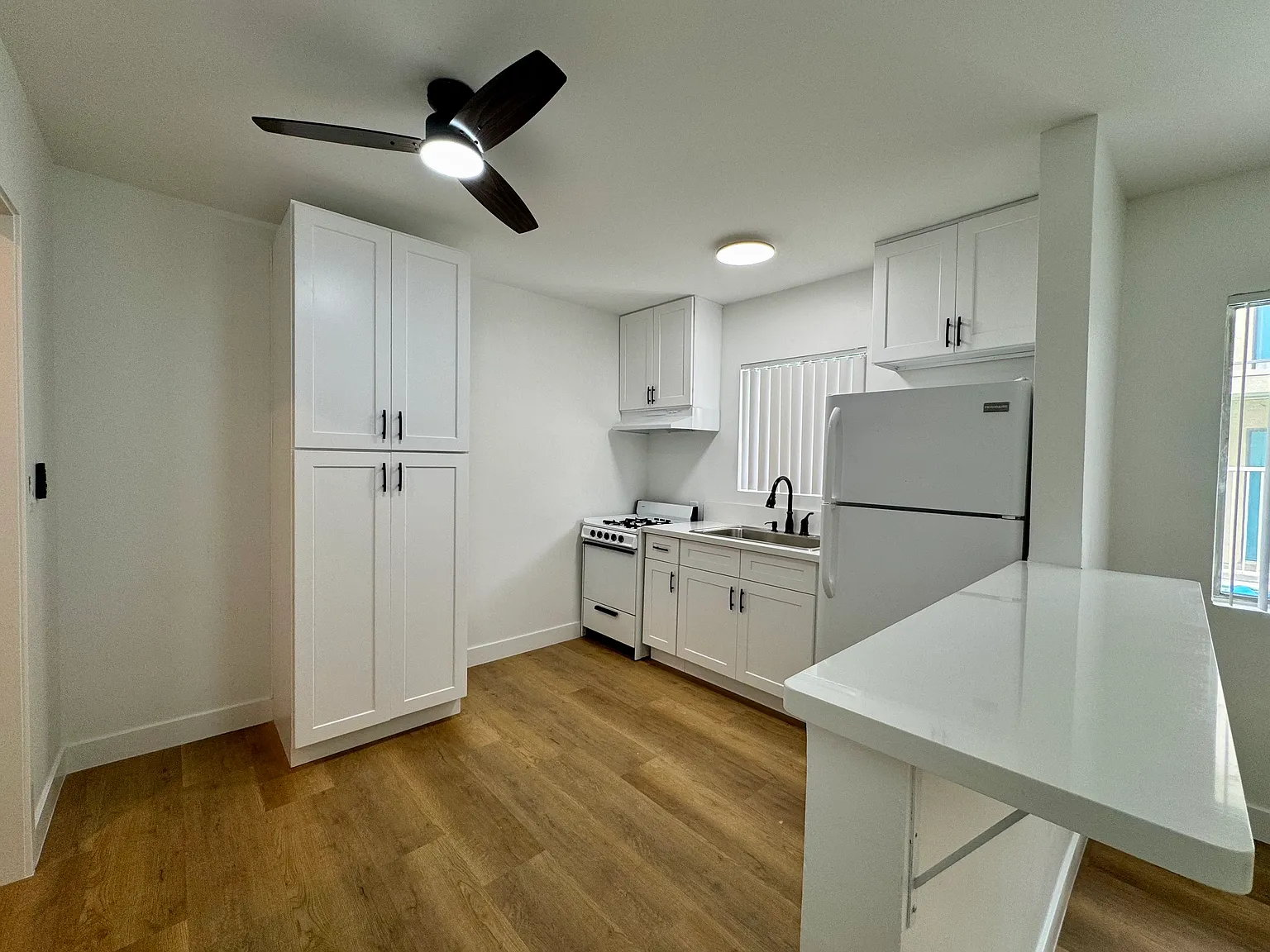Studio, 700 sqft, $1,921 — Photo 1
