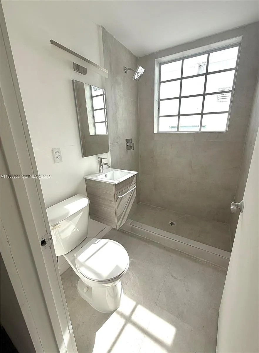 Building Photo - 1525 Euclid Ave #15