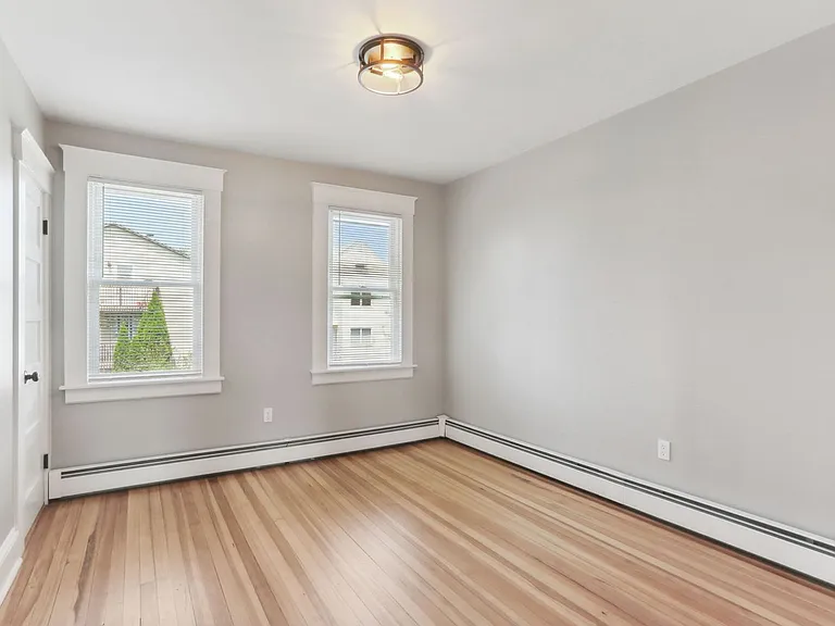 139 Albany Ave — Photo 7