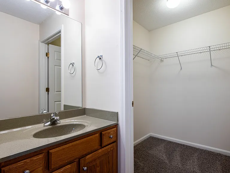 Autumn Ridge Apartments — Photo 20