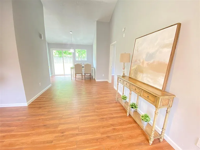 1011 Melford Ave — Photo 2