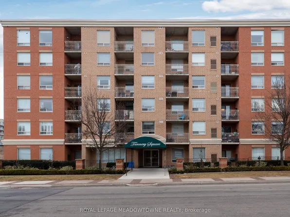32 Tannery St #404, Mississauga, ON L5M 6T6
