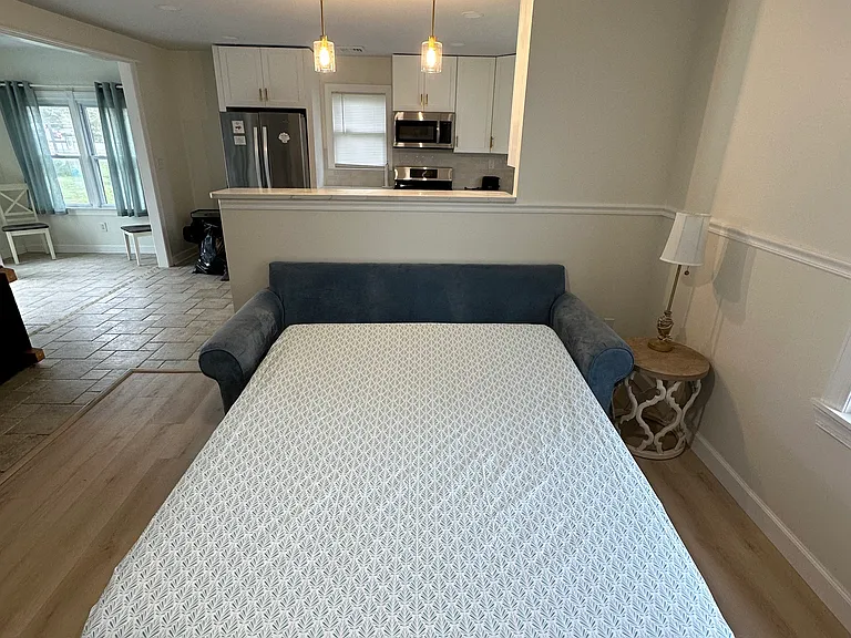 131 W Roberts Ave — Photo 4
