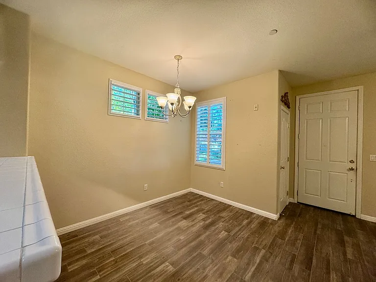 304 Esplanade Cir — Photo 5