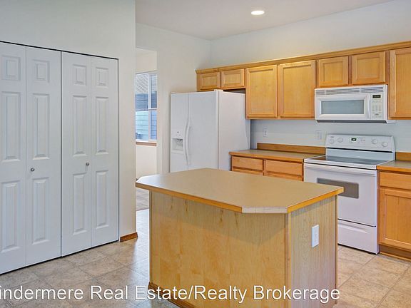 3rd image of 8419 16th St NE