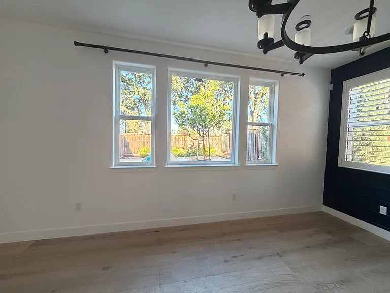 580 Boyd Rd — Photo 2