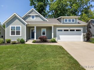 2640 Stockwood Dr NE, Grand Rapids, MI 49505