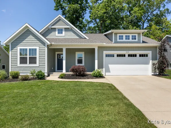 2640 Stockwood Dr NE, Grand Rapids, MI 49505