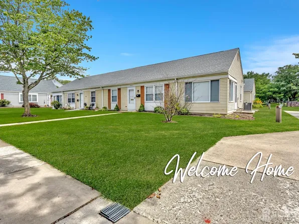 326 Nantuckett Ln #A, Monroe Township, NJ 08831