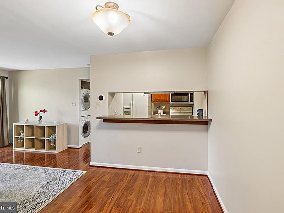 4th image of 4 Banyan Wood Ct APT 203