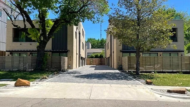 3 bed, 3.5 bath, 3716 sqft, $12,750 — Photo 2