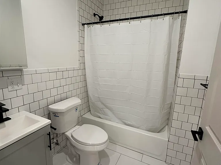 114 Main St #101 — Photo 11