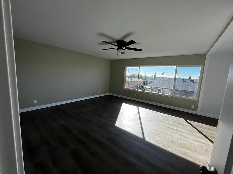 2680 E 19th St #4 — Photo 11