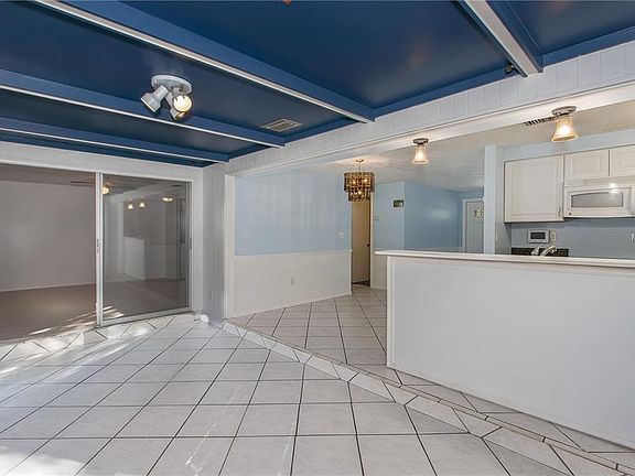 5th image of 2409 Strawlawn St