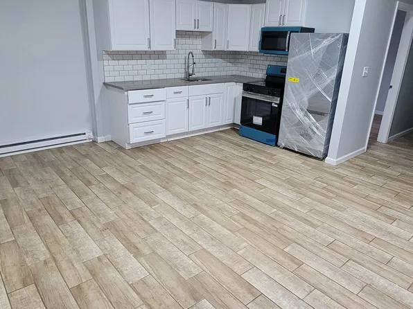 132 S 8th St #E, Allentown, PA 18101