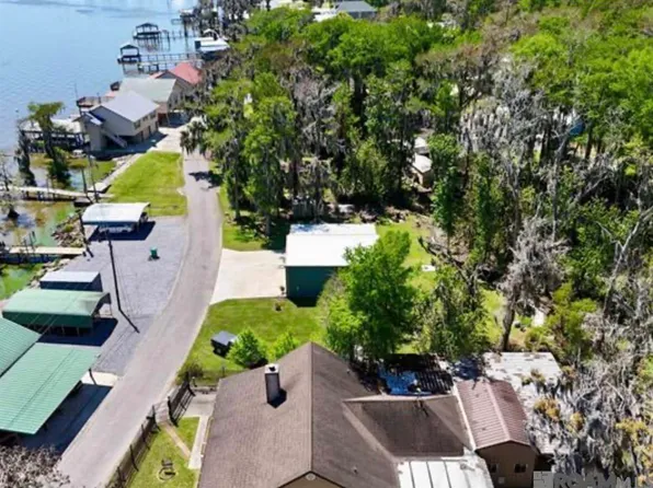 115 Lakeview St, Pierre Part, LA 70339