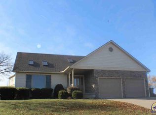 2307 W Bayfront Ct, Emporia, KS 66801