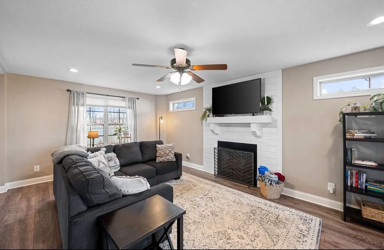 3 bed, 2.5 bath, 1887 sqft, $2,500 — Photo 4