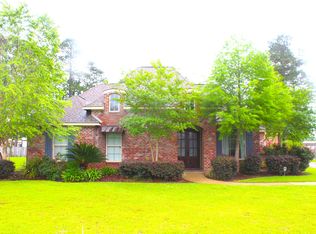 137 Reserve Dr, Lake Charles, LA 70611