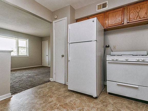 4th image of 7719 W Hampton Ave