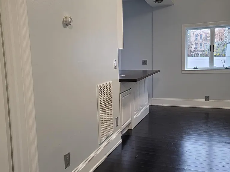 230 Parkdale Ave #LOWER — Photo 12