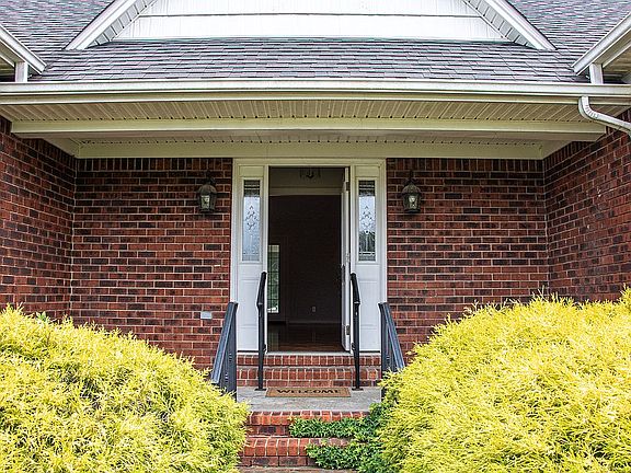3rd image of 2221 Traci Dr