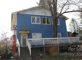 35 Lee Rd, Clyde, NC 28721