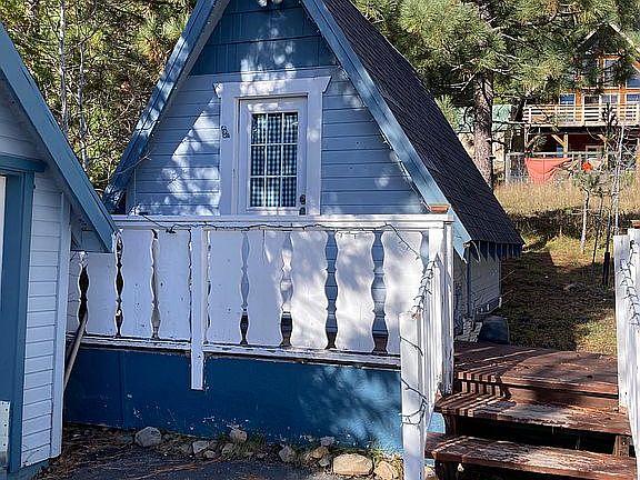 Guest shanty with queen bed 