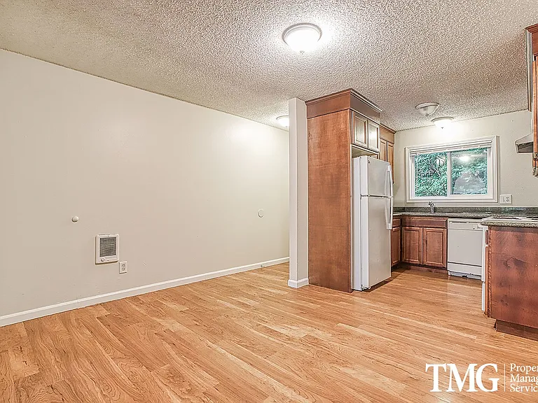 Montclair Apartments — Photo 14