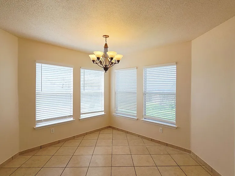 402 Empresario Dr — Photo 9