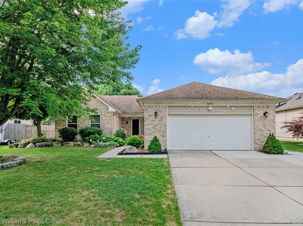 22416 Clearwater Dr, Macomb, MI 48044