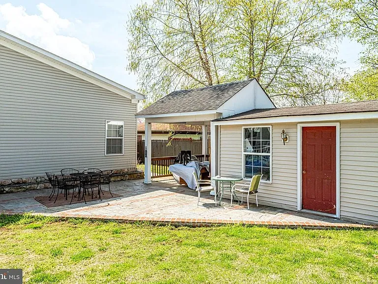206 W Beech Rd — Photo 30