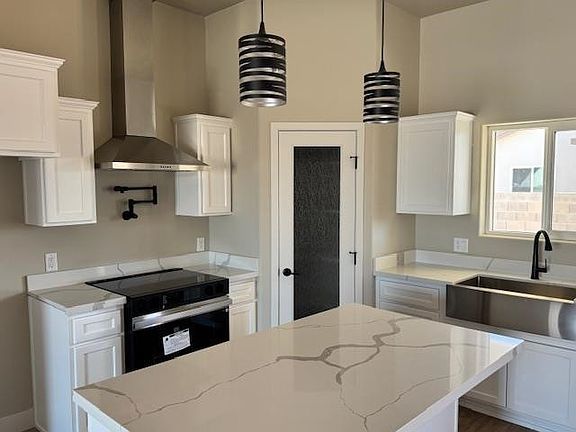 3rd image of 575 E 12th Pl