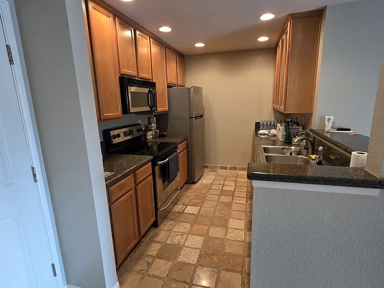 Shoreline Dr — Photo 4