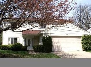 122 Midway Ln, Vernon Hills, IL