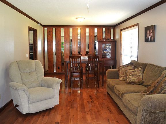 4th image of 805 Bluff View Dr